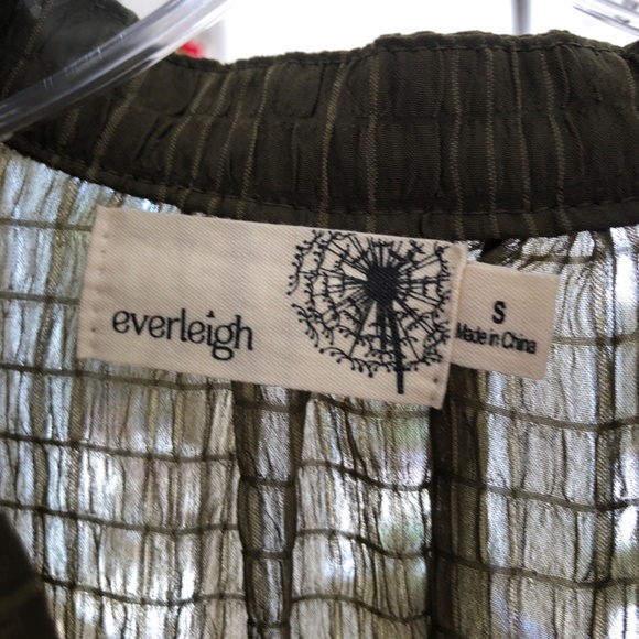 Everleigh Beautiful Olive Green Tunic Blouse SZ S  new without tags. - Picture 5 of 6